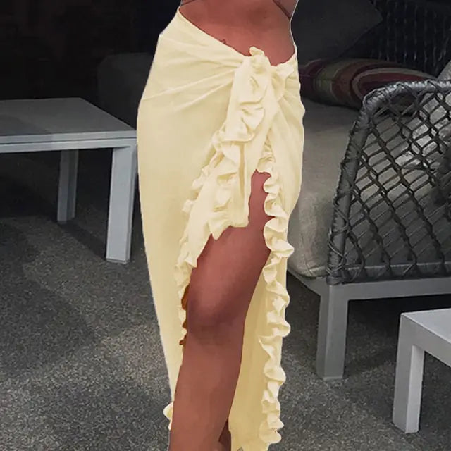 Elegante abito da spiaggia in chiffon con sarong