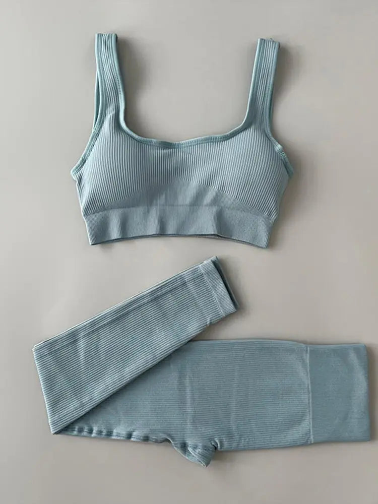 Set di abbigliamento per allenamento yoga