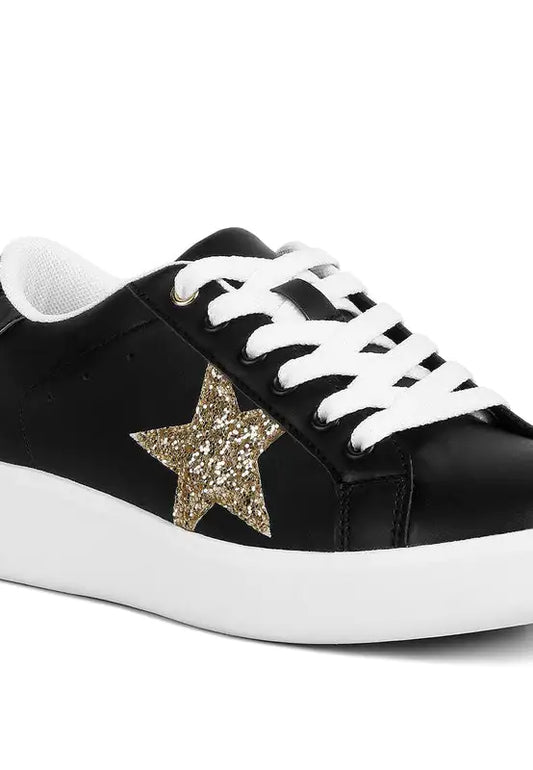 Sneakers con dettagli a forma di stella glitterata