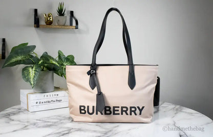 "Rainbow Galore Top Pick" Borsa tote in nylon Econyl piccola rosa beige con marchio Burberry