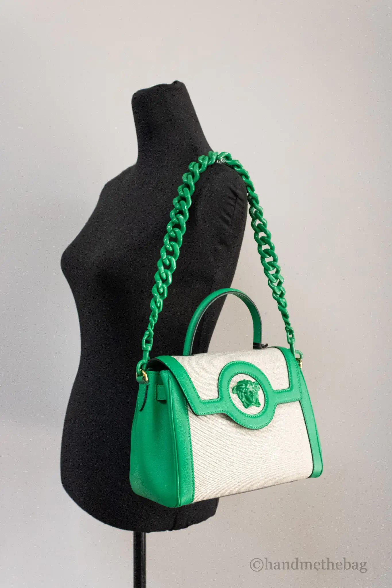 Bolso de mano pequeño de lona con cuerda verde brillante de Versace